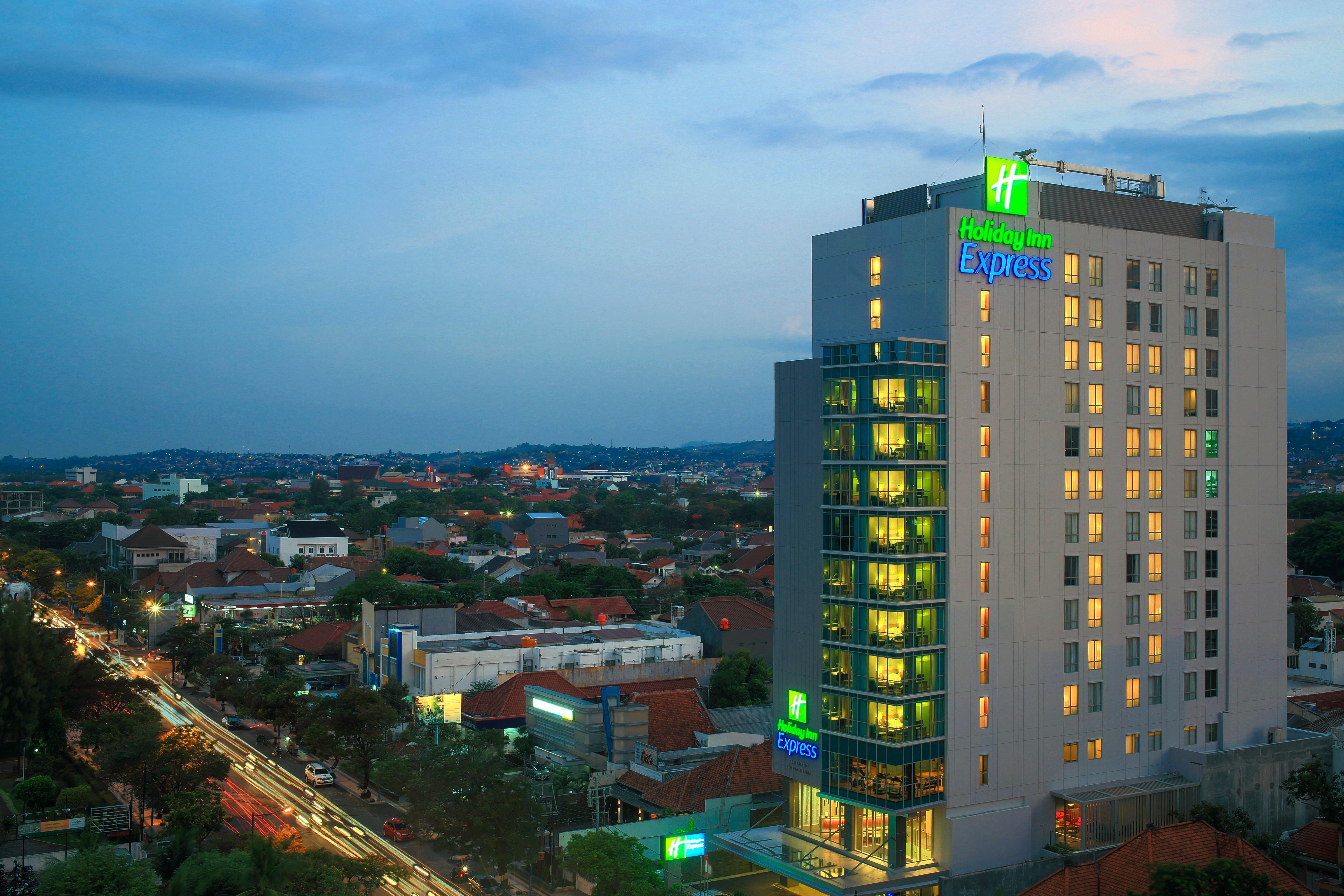 Holiday Inn Express Semarang Simpang Lima By Ihg Εξωτερικό φωτογραφία