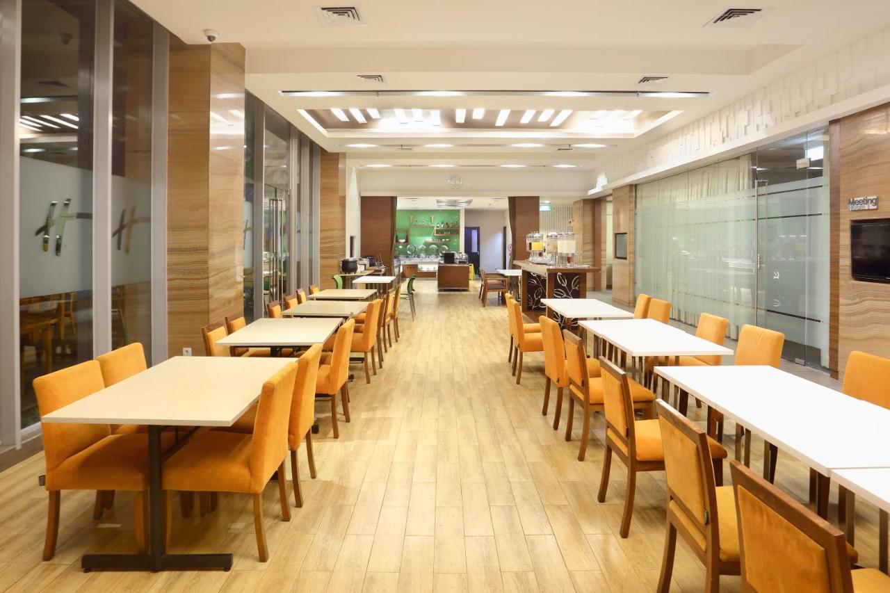 Holiday Inn Express Semarang Simpang Lima By Ihg Εξωτερικό φωτογραφία