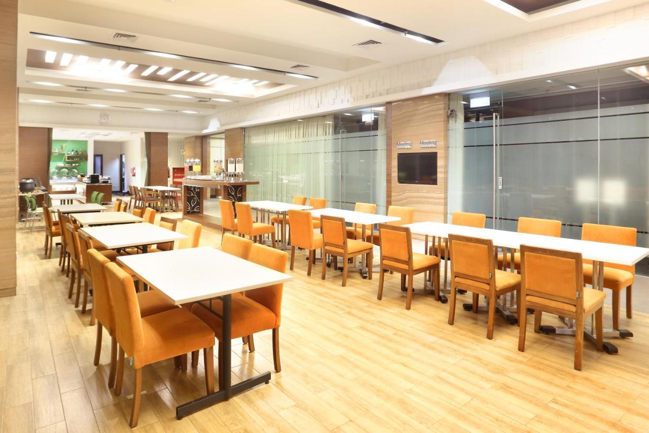Holiday Inn Express Semarang Simpang Lima By Ihg Εξωτερικό φωτογραφία
